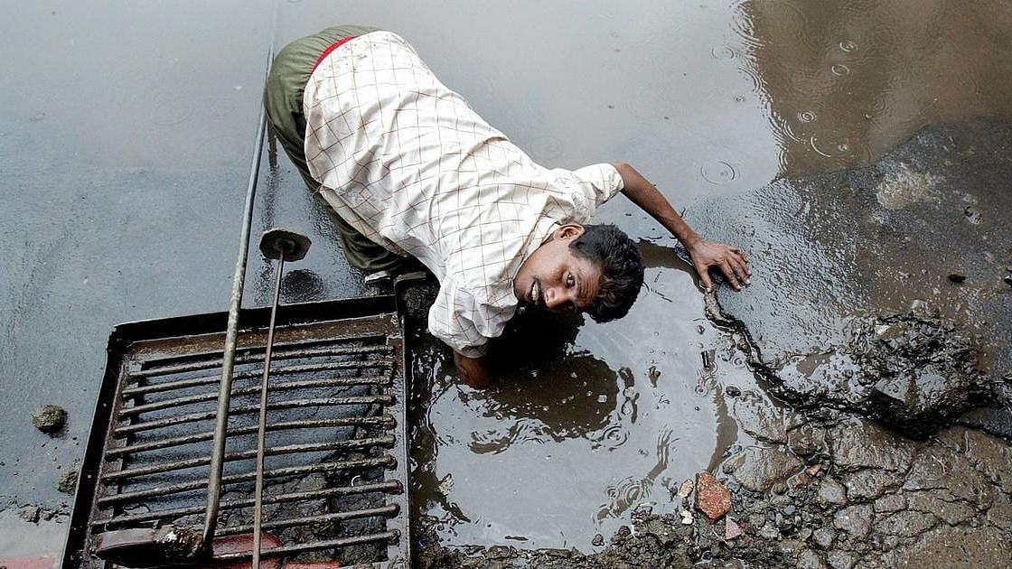 துப்புரவு பணியாளர்களுக்கு உதவி தொகை வழங்க கோரிய மனு : மத்திய - மாநில அரசுகள் பதிலளிக்க ஐகோர்ட் உத்தரவு!