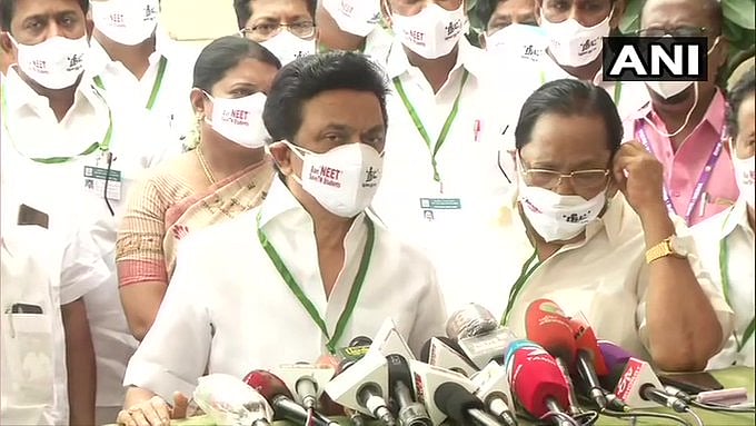 “நீட் விவகாரத்தில் கூனிக்குறுகி போன அடிமை ஆட்சி” - அதிமுக அரசை பகிரங்கமாக சாடிய மு.க.ஸ்டாலின் !