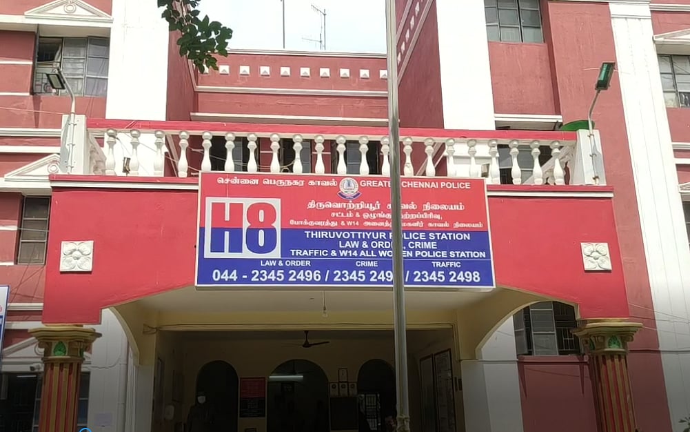 ஆன்லைன் வகுப்புக்கு செல்போன் இல்லாததால் திருடனாக மாறிய சிறுவனுக்கு உதவிக்கரம் நீட்டிய சென்னை பெண் போலிஸ்!