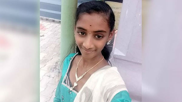 “ஆன்லைன் பாடம் புரியவில்லை : முதல்வரிடம் பரிசு வென்ற 10ம் வகுப்பு மாணவி தற்கொலை” - சிவகங்கையில் பரிதாபம்!
