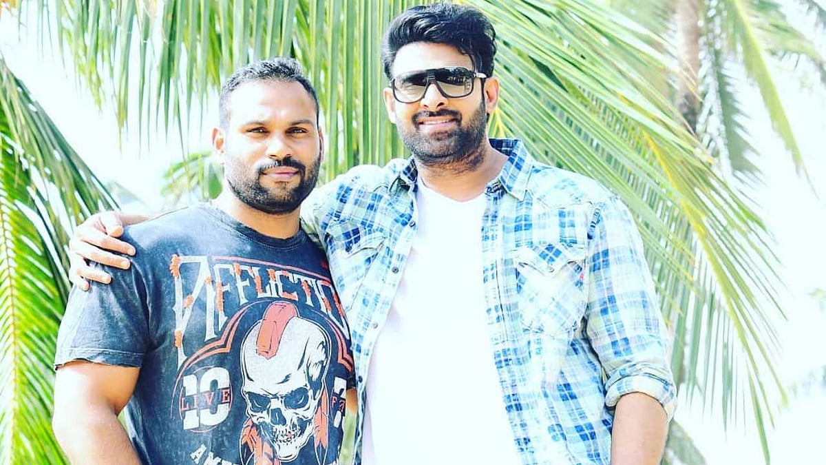 தன்னுடைய ஜிம் டிரெய்னருக்கு 70 லட்சம் மதிப்புள்ள காரை பரிசளித்த நடிகர் பிரபாஸ்!