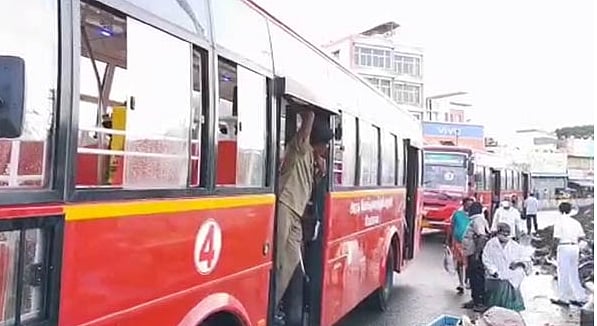 மீண்டும் தொடங்கியது பொது போக்குவரத்து : டீலக்ஸ் பேருந்துகள் மூலம் கல்லா கட்ட திட்டமிடும் எடப்பாடி அரசு!