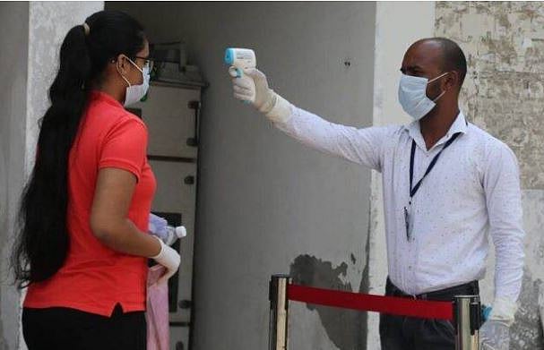 கொரோனா அறிகுறி இருப்பவர்கள் தேர்வு எழுதலாமா? - மத்திய அரசின் புதிய வழிகாட்டு நெறிமுறைகள் சொல்வது என்ன?