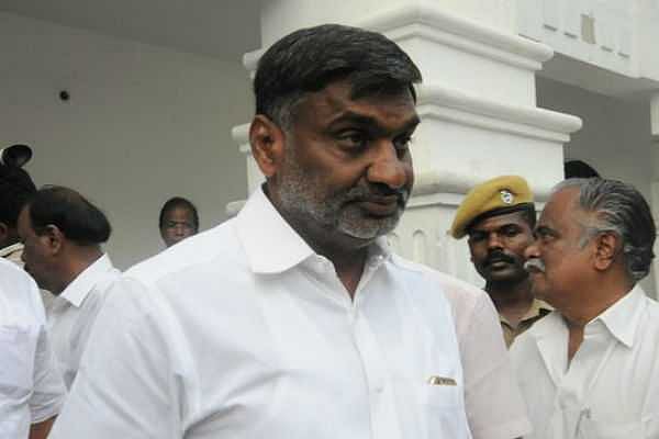 நிலத்தகராறு: அமைச்சர் கே.சி.வீரமணி மீது நடவடிக்கை எடுக்க அரசின் முன் அனுமதி அவசியமில்லை - ஐகோர்ட் அதிரடி!