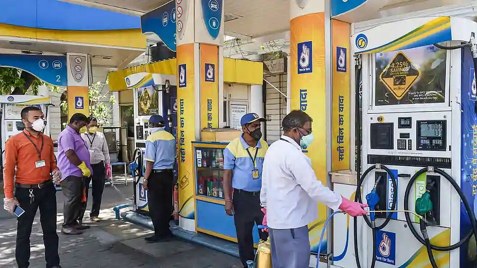 நூதனமான முறையில் வாடிக்கையாளர்களிடத்தில் பெட்ரோல் திருடிய பங்குகளுக்கு சீல் : தமிழகத்தில் இது சாத்தியமா ?