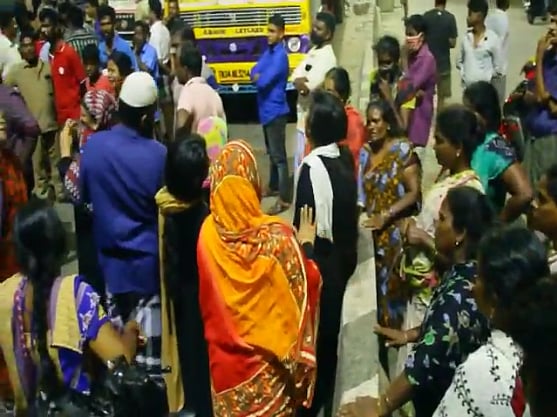 போக்குவரத்து போலிஸாரின் லஞ்சத்தால் உயிரிழந்த இளம் தம்பதியினர் - சென்னையில் நடந்த கொடூரம்!