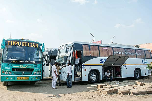 “சாலை வரியை ரத்து செய்தால் மட்டுமே பேருந்துகள் இயங்கும்” : ஆம்னி பேருந்துகளை கண்டுகொள்ளாத தமிழகஅரசு!