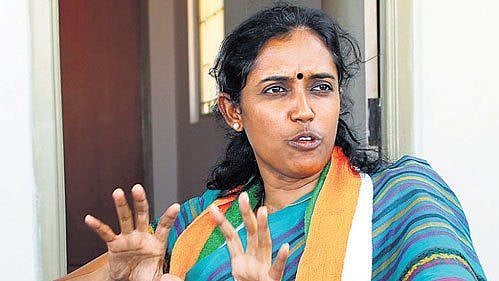 “பெண்கள் பாதுகாப்புபற்றி அக்கறைகொள்ளாமல் அமைதி காக்கிறது எடப்பாடி அரசு” : ஜோதிமணி எம்.பி குற்றச்சாட்டு!