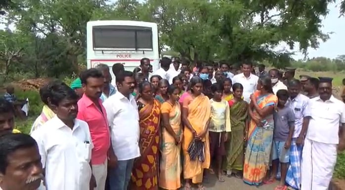 “ரூ.200 கோடி மதிப்புள்ள மண் வளத்தை கொள்ளையடிக்க ஆளுங்கட்சியினர் முயற்சி” : ஜோதிமணி எம்.பி குற்றச்சாட்டு!