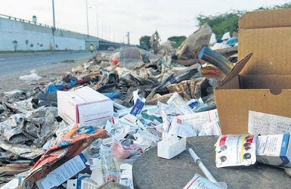 தமிழகத்தில் குவியும் மருத்துவ கழிவு : மக்கள் நலன் பேணாத அரசுக்கும், அதிகாரிகளுக்கும் ஐகோர்ட் கிளை குட்டு!