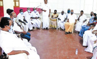 தேனியில் சாதி ஆதிக்க கொடுமை: தலித் பெண் ஊராட்சி மன்ற தலைவரை செயல்பட விடாமல் அச்சுறுத்தும் பாஜக து.தலைவர்!