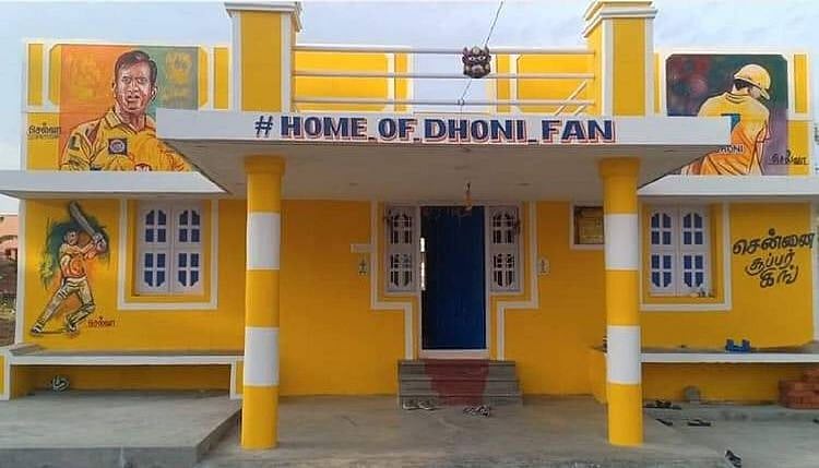 தனது வீட்டையே CSK அணியின் மஞ்சள் நிறத்தில் மாற்றியுள்ள ‘வெறித்தன’ தோனி ரசிகர்! #DHONI_FAN