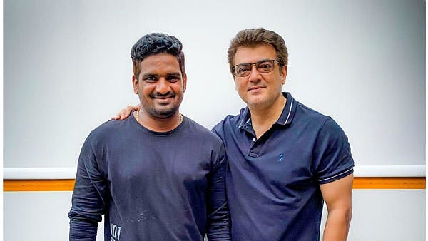 'வலிமை’ படத்திற்காக ‘வெய்ட்’ குறைத்த அஜித் : ரசிகர்களுடன் எடுத்த புகைப்படத்தில் அஜித்தின் கையில் தழும்பு!