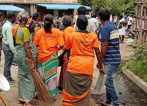 “மக்கள் விரட்டுறதுக்குள்ள போட்டோ எடுங்க” : தூய்மைப்பணி செய்ய வந்த பா.ஜ.கவினரை ஓடவிட்ட கிராம மக்கள்!