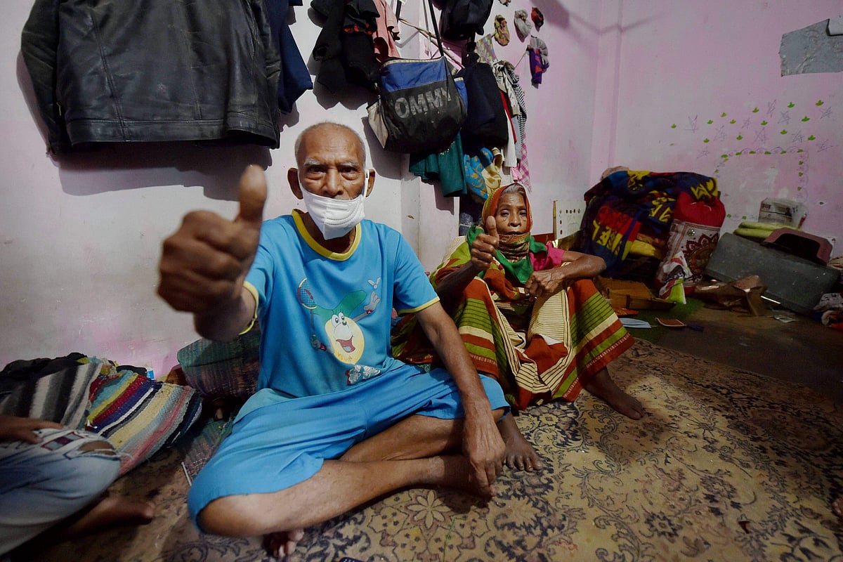 உணவுக்கடை நடத்தும் முதிய தம்பதிக்கு குவிந்த உதவி : இந்திய அளவில் பேசப்படும் ’பாபா கா தாபா’ #Viral