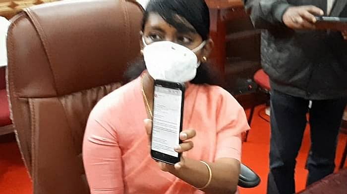 மாவட்ட ஆட்சியர் பெயரிலேயே மோசடியை அரங்கேற்றிய ஆன்லைன் கொள்ளையர்கள் : பொதுமக்களுக்கு எச்சரிக்கை!