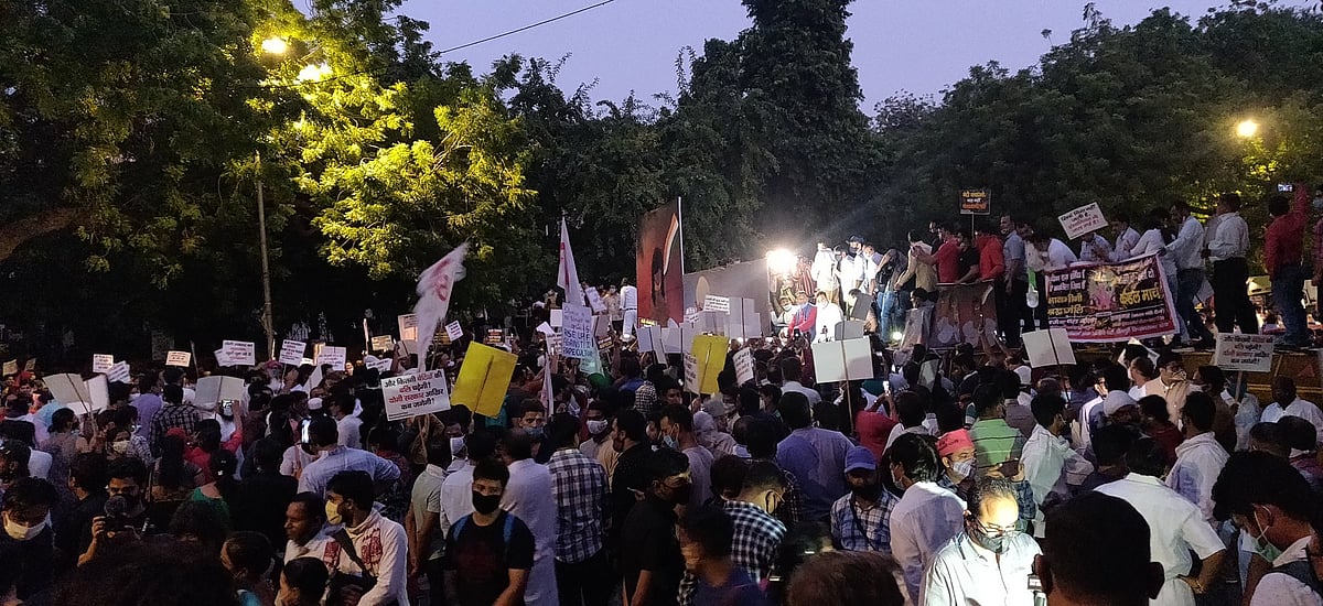 உ.பி கொடூரம் : பா.ஜ.க அரசை டிஸ்மிஸ் செய்யக்கோரி ஜந்தர் மந்தரில் போராட்டக்காரர்கள் முழக்கம்! #Video