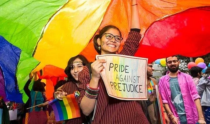 “தன் பாலினத்தவர்கள் குடும்பமாக வாழ்வதற்கு உரிமை கொண்டவர்கள்” : போப் பிரான்சிஸ் கருத்து !