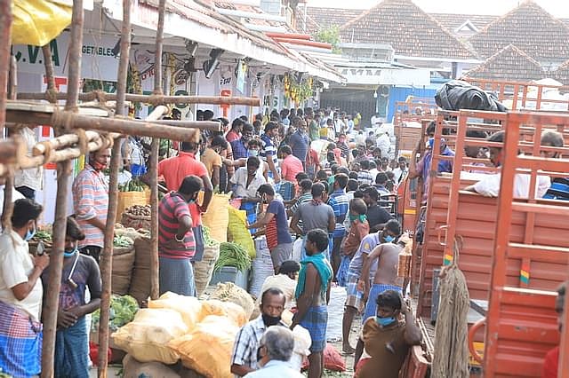 நாளொன்றுக்கு 4 பேருக்கு வைரஸ் தொற்று... கோயம்பேடு சந்தையில் மீண்டும் கொரோனா பரவல்... பொதுமக்கள் அச்சம்!