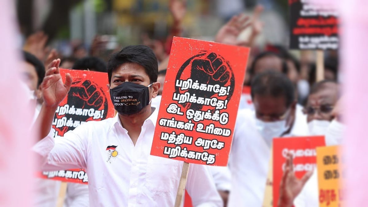 நீட் தேர்வு அமலுக்குப் பின் தமிழ்வழி மாணவர் சேர்க்கை  சரிவு : அ.தி.மு.க அரசை விளாசும் உதயநிதி ஸ்டாலின்!