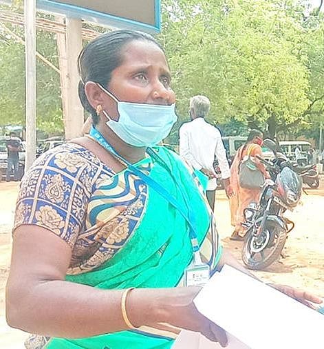 “தலித் ஊராட்சித் தலைவருக்கு தொடரும் அவமரியாதை..” : மதுரை ஊராட்சித் தலைவிக்கு உறுப்பினரால் நேர்ந்த கொடுமை!