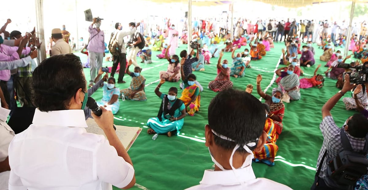 “மக்களுக்கு துணையாக நிற்கும் தி.மு.க.வை பார்த்து அஞ்சுகிறார் முதலமைச்சர் பழனிசாமி” - மு.க.ஸ்டாலின் சாடல்!