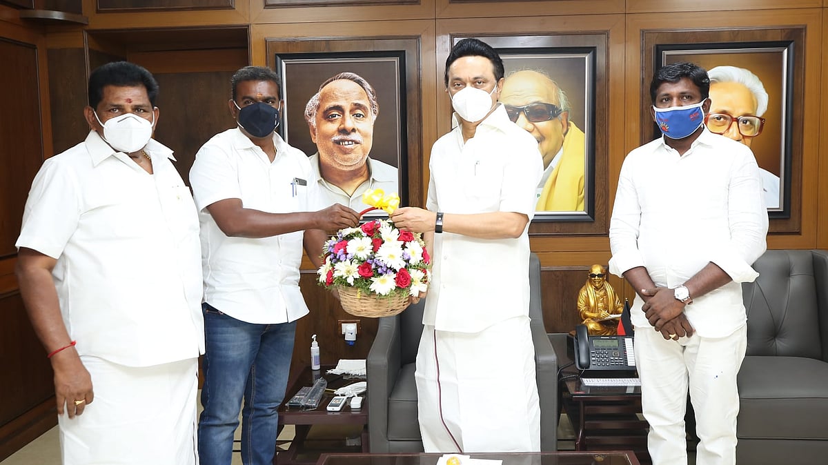 தி.மு.க தலைவர் மு.க.ஸ்டாலின் முன்னிலையில் இன்று கழகத்தில் இணைந்த மாற்றுக்கட்சியினர்!