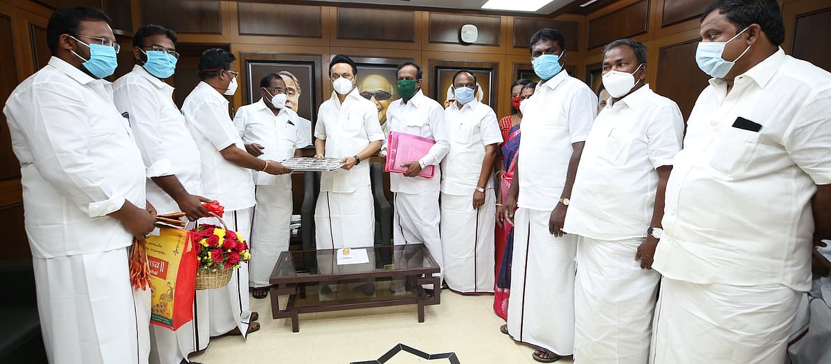 தி.மு.க தலைவர் மு.க.ஸ்டாலின் முன்னிலையில் இன்று கழகத்தில் இணைந்த மாற்றுக்கட்சியினர்!