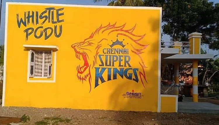 தனது வீட்டையே CSK அணியின் மஞ்சள் நிறத்தில் மாற்றியுள்ள ‘வெறித்தன’ தோனி ரசிகர்! #DHONI_FAN