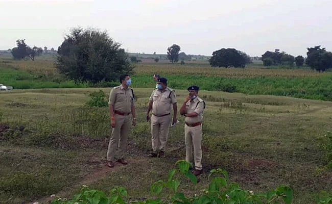 ம.பி-யில் மற்றொரு கொடூரம் : வீட்டில் தூங்கிக்கொண்டிருந்த சிறுமியை கடத்தி கூட்டு பாலியல் வல்லுறவு!