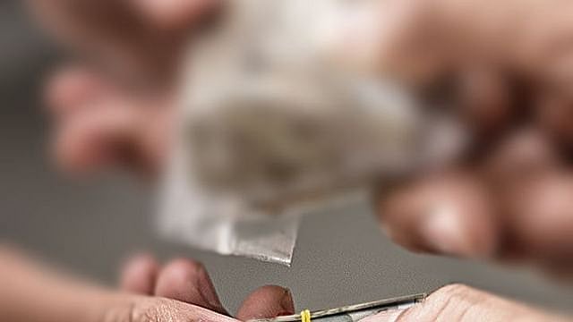 சென்னை தலைமை செயலகம் அருகே கஞ்சா விற்பனை : தட்டிக்கேட்ட பெண்ணுக்கு அறிவால் வெட்டு !