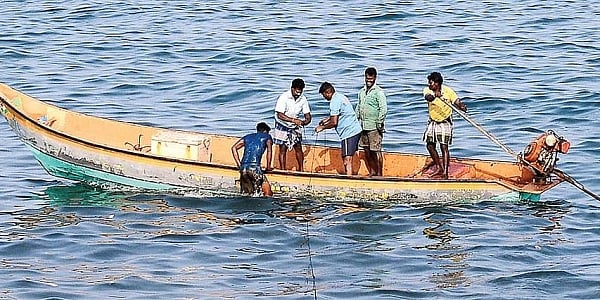 “நம் நாட்டு மீனவர்களை இலங்கை கடற்படை தாக்குவதை நிறுத்துமாறு எச்சரிக்கவேண்டும்" - டி.ஆர்.பாலு வேண்டுகோள்!