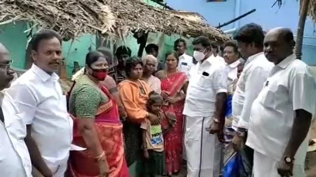 “தீ விபத்தில் நாசமான குடிசைகள்: வீடிழந்தவர்களுக்கு உதவிக்கரம் நீட்டிய தி.மு.க” - நெகிழ்ச்சி சம்பவம்!