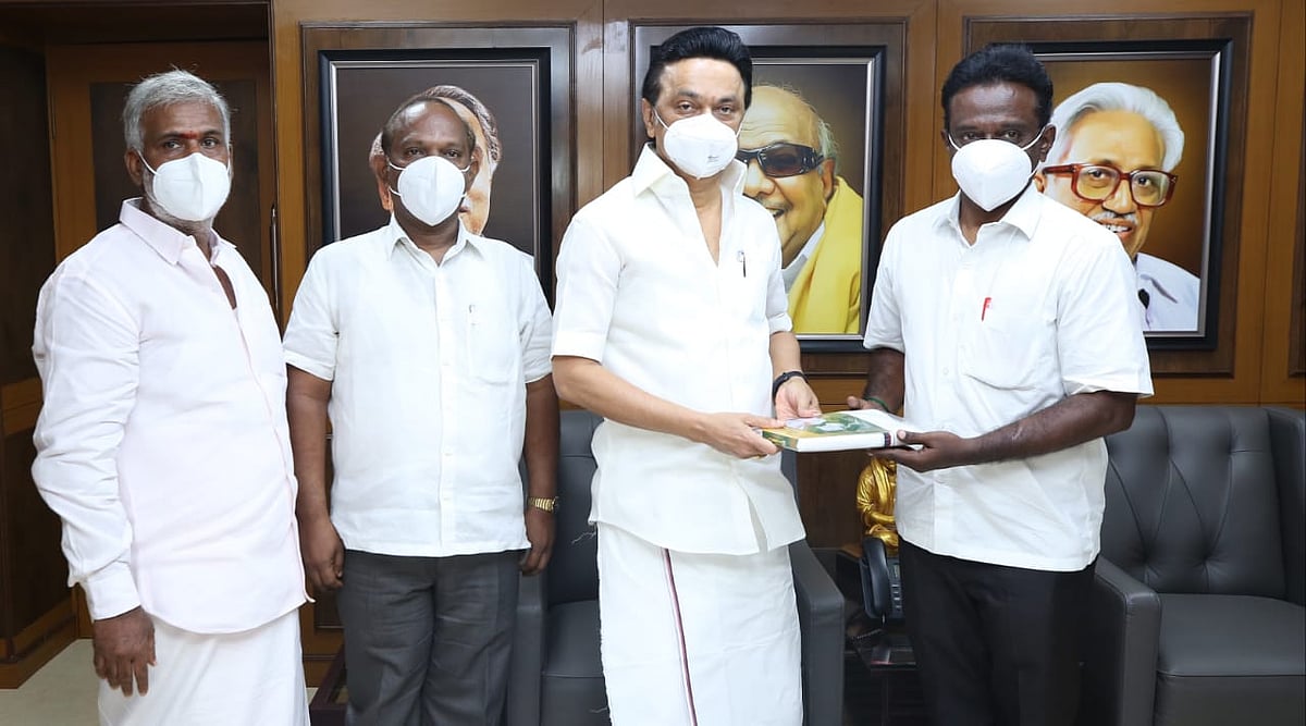 தி.மு.க-வில் இணைந்த அ.தி.மு.க முன்னாள் எம்.எல்.ஏ : மு.க.ஸ்டாலினுக்கு மகுடம் சூட்டுவோம் என உறுதி!