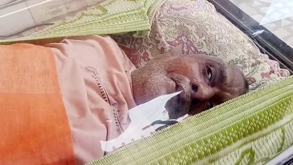 உயிரோடு இருந்த அண்ணனை இறந்ததாக கூறி குளிர்சாதன பெட்டியில் வைத்த தம்பி: சேலத்தில் நடந்த அதிர்ச்சி சம்பவம்!