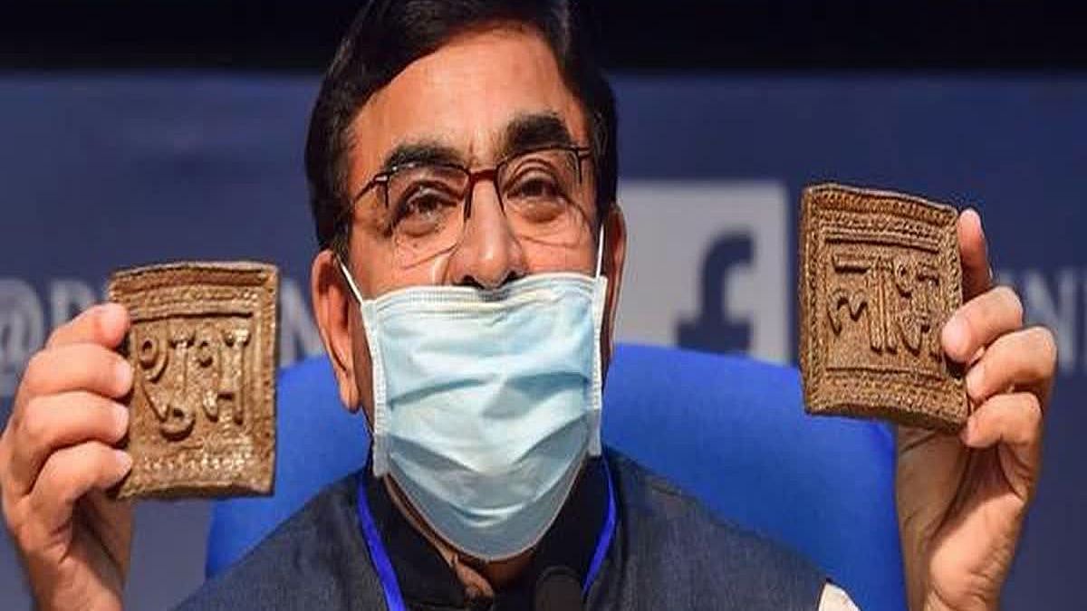 மாட்டிக்கொண்ட பா.ஜ.க அரசு : ‘மாட்டுச்சாண சிப்’ குறித்து கேள்வியெழுப்பி 600 விஞ்ஞானிகள் கடிதம்!