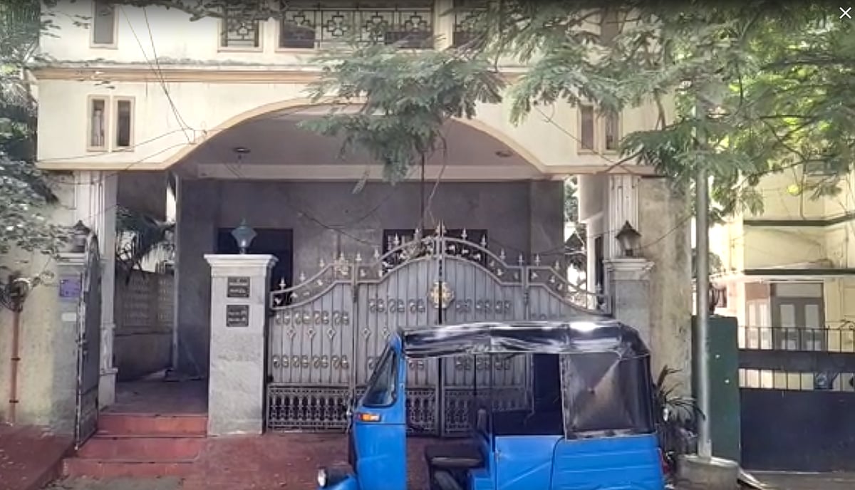 கொள்ளை நடந்த வீடு