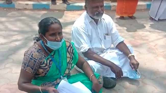 “தலித் ஊராட்சித் தலைவருக்கு தொடரும் அவமரியாதை..” : மதுரை ஊராட்சித் தலைவிக்கு உறுப்பினரால் நேர்ந்த கொடுமை!