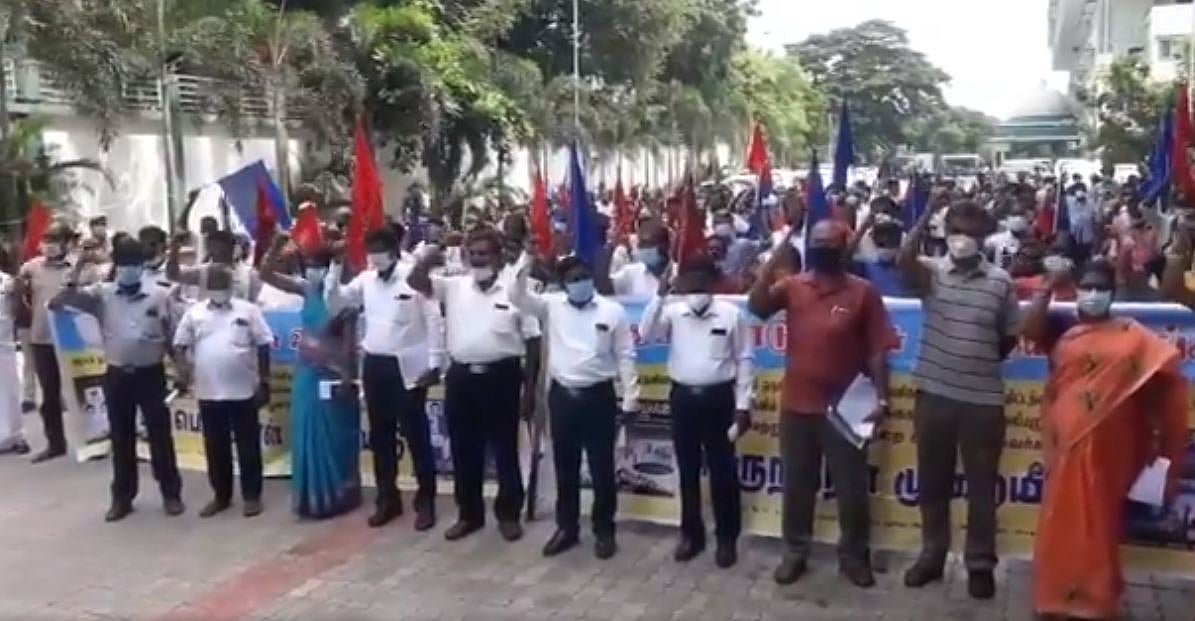 தனியார்மயம், ஆட்குறைப்பு நடவடிக்கைகளை கைவிட வலியுறுத்தி அரசு ஊழியர்கள் ஆர்ப்பாட்டம்!