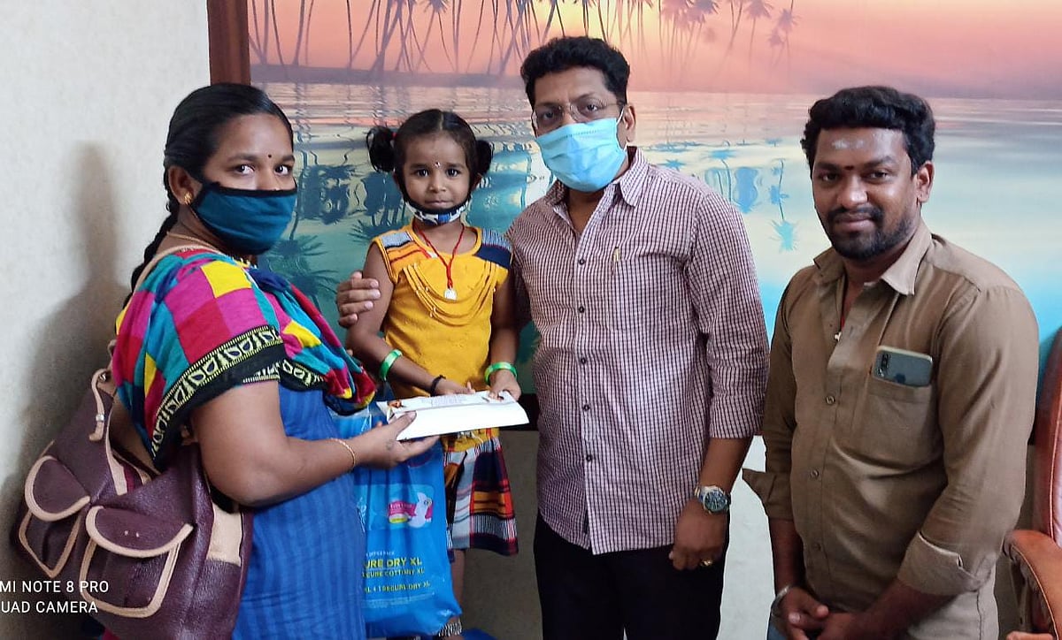 யானை தாக்கி உயிரிழந்த பாகனின் குடும்பத்தாருக்கு ரூ.1 லட்சம் நிதியுதவி வழங்கிய தி.மு.க எம்.எல்.ஏ!