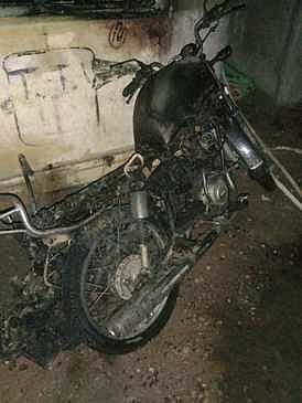 சொந்த வாகனத்தை தானே எரித்து தீவிரவாதிகள் சதி என நாடகம் : ‘இந்து அதிரடிப்படை’ நிர்வாகி கைது!