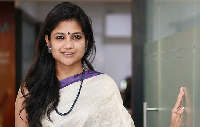 முகக்கவசம் அணியாமல் காரில் பயணம் செய்த நடிகைக்கு அபராதம்! அதிகாரிகளுடன் காரசார வாக்குவாதம்..!