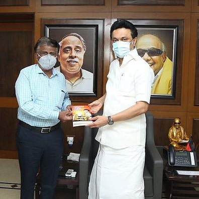 ‘அறிவுப் பயிர் வளர்த்த அறிவாலயச் சூரியன்’ நூலை வெளியிட்டார் தி.மு.க தலைவர் மு.க.ஸ்டாலின் !