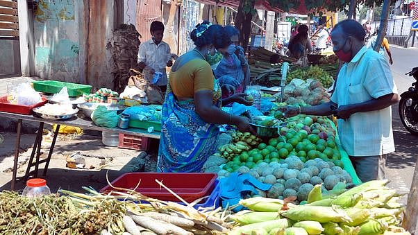“திடீரென சீல் வைத்து காலி செய்ய சொன்னால் எங்கே போவோம்?” : கலங்கும் தூத்துக்குடி வியாபாரிகள் !