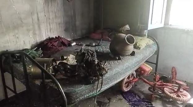 வீட்டை காலி செய்யச் சொன்னதால் இருசக்கர வாகனங்களுக்கு தீ வைத்த வாலிபர் - ஒருவர் பரிதாப பலி!