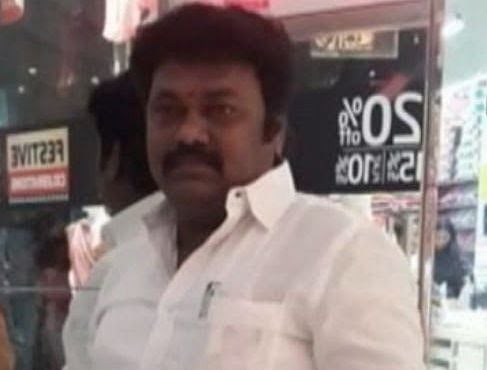 ஹோட்டல் உரிமையாளரை அடியாட்களை வைத்து தாக்கிய அ.தி.மு.க முன்னாள் கவுன்சிலர் : சிசிடிவி வீடியோ வெளியானது !