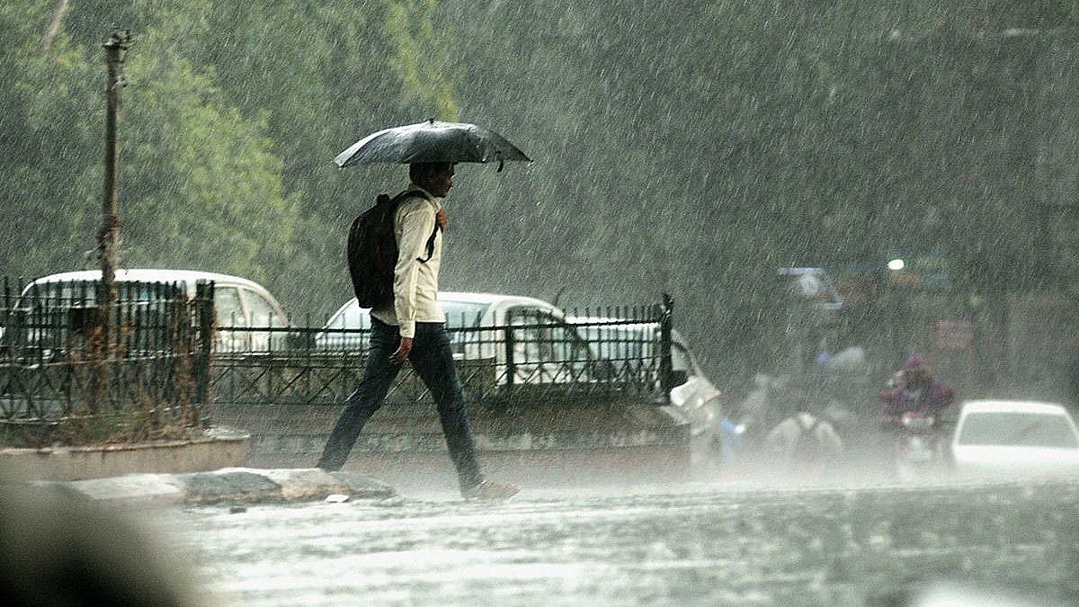 அடுத்த 2 நாட்களுக்கு 4 மாவட்டங்களில் இடி மின்னலுடன் கனமழையும்.. சென்னையில் மிதமான மழையும் நீடிக்கும்!