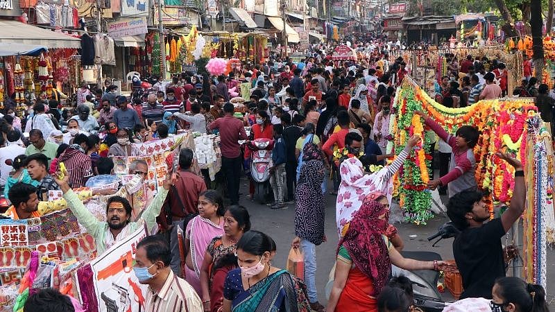 நெருங்கும் தீபாவளி பண்டிகை.. இந்தியாவில் மளமளவென உயரும் கொரோனா தொற்று: ICMR எச்சரிக்கை மீறும் பொதுமக்கள்!