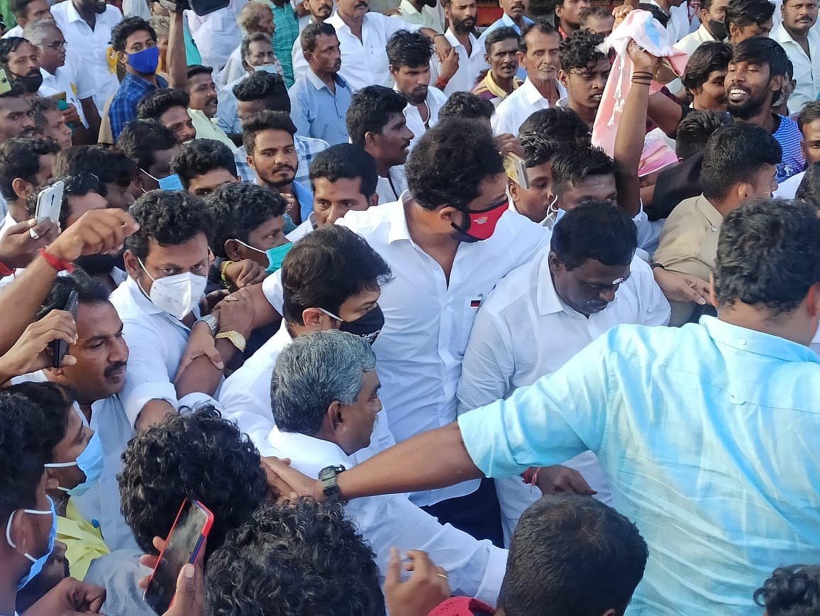 “தி.மு.க பரப்புரையை முடக்க அ.தி.மு.க சதி” - திருக்குவளையில் உதயநிதி ஸ்டாலின் உள்ளிட்ட தி.மு.கவினர் கைது!