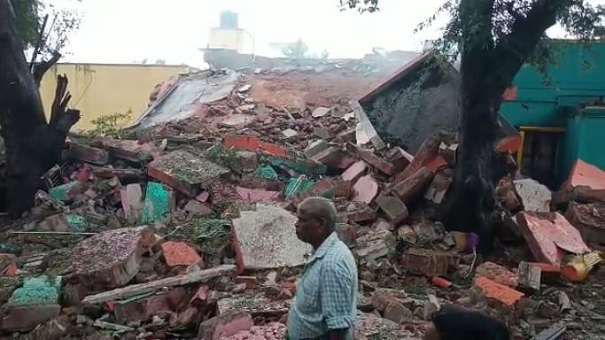 “ஆரணியில் சிலிண்டர் வெடித்து  தரைமட்டமான குடியிருப்பு - 3 பேர் பலி” : கவனக்குறைவால் நடந்த பரிதாப சம்பவம்!